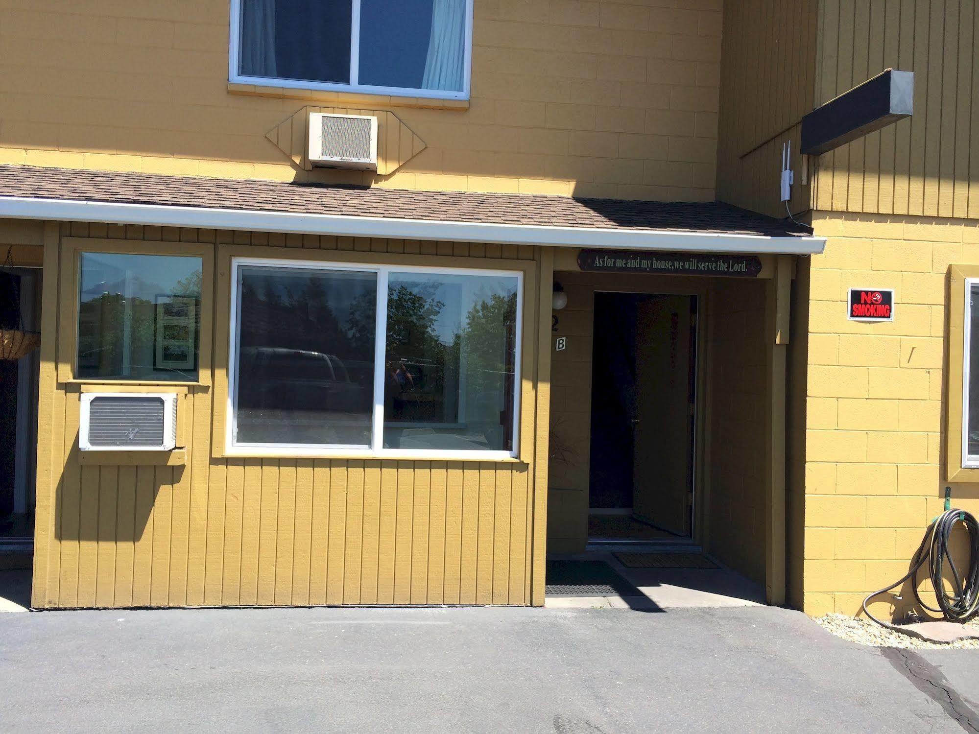 Townhouse Inn & Suites Klamath Falls Exterior photo