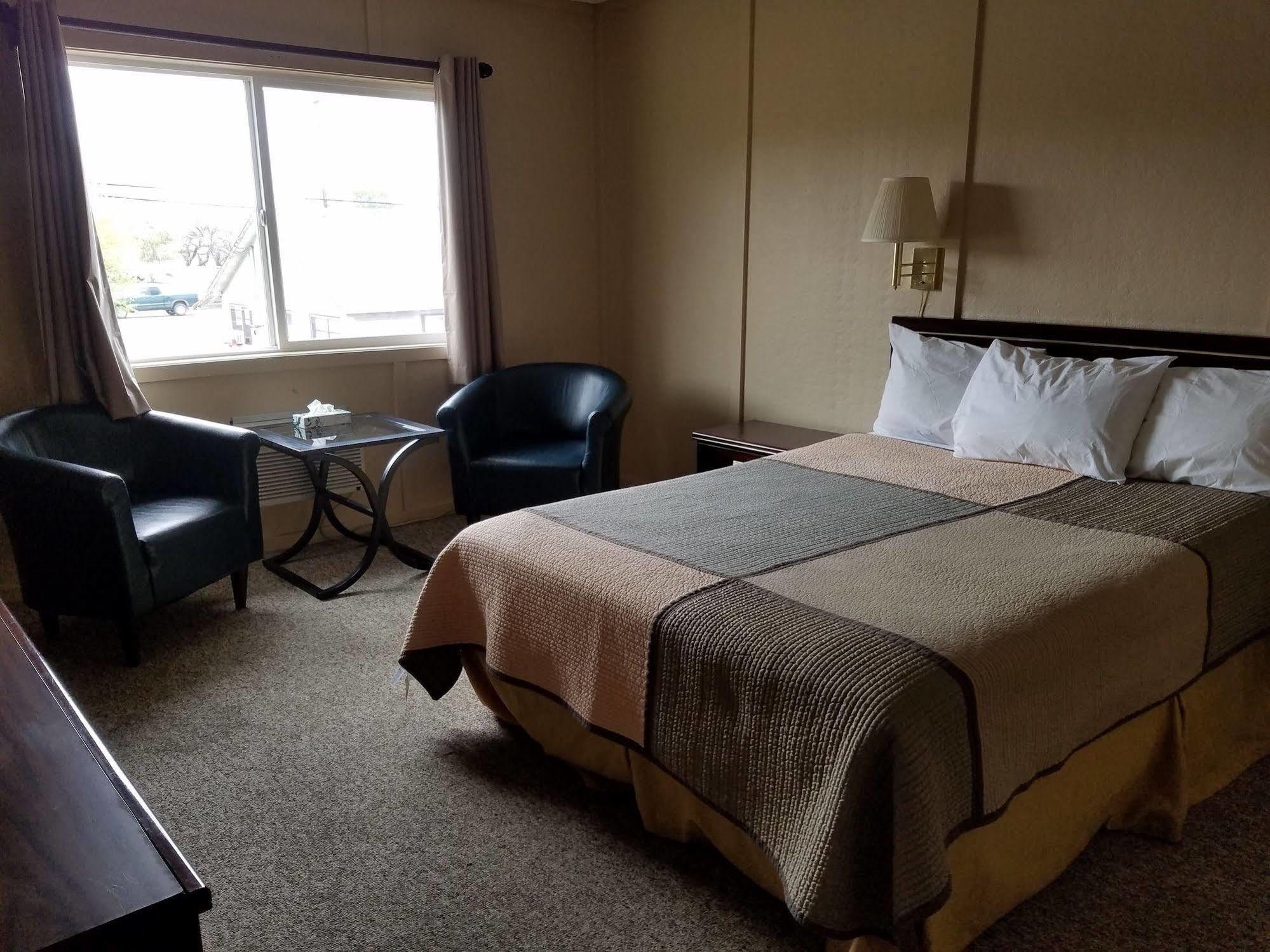 Townhouse Inn & Suites Klamath Falls Exterior photo